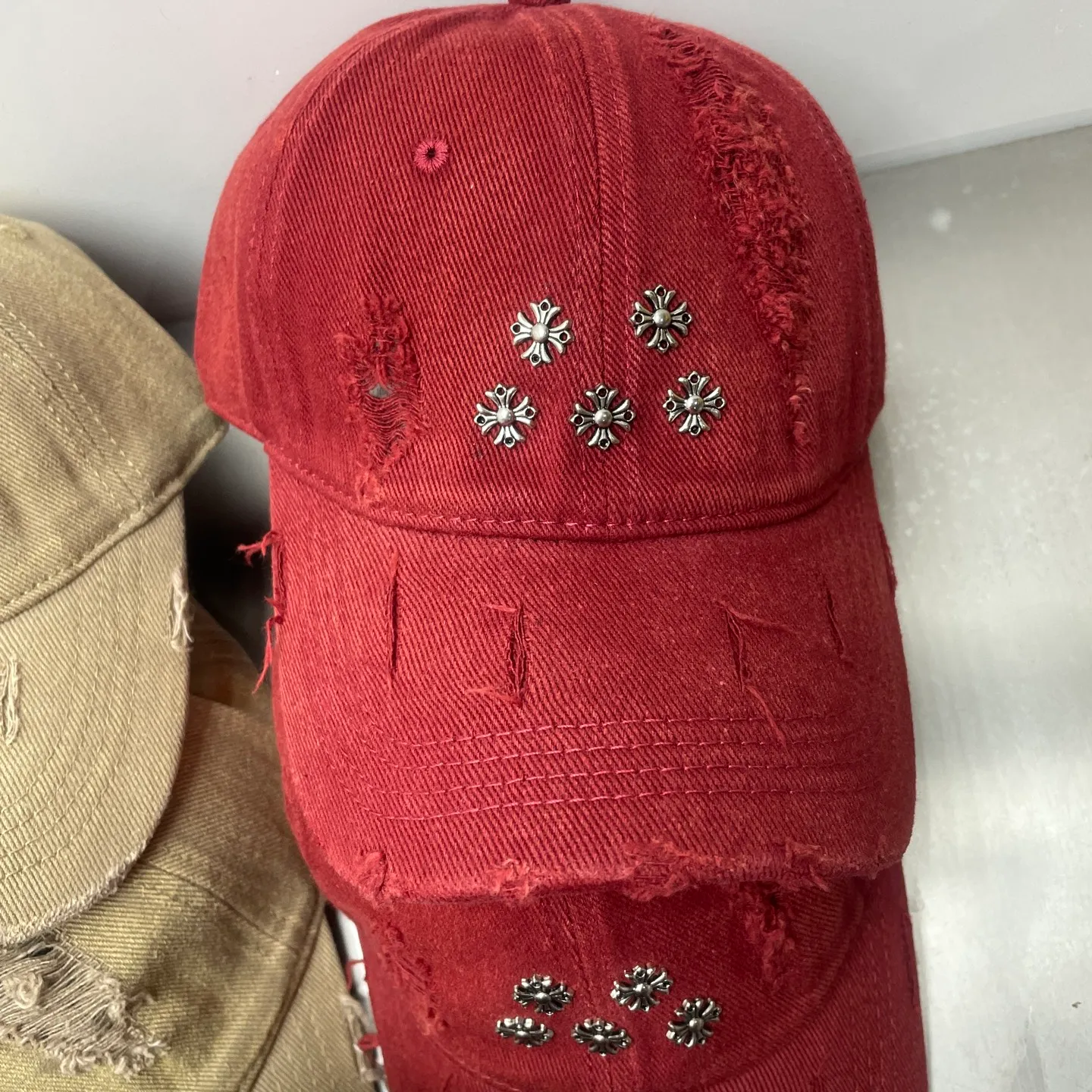 Crowe heart-breaking single hole baseball cap